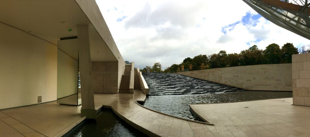 bassin de la fondation Louis Vuitton